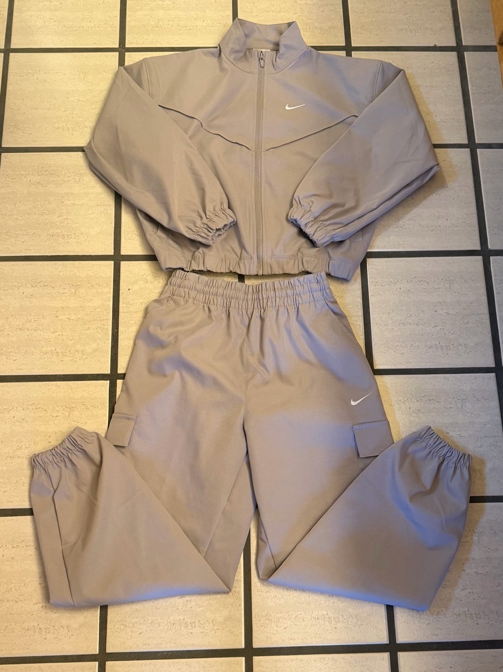 Nike Women’s Taupe Cropped Jacket & Joggers size small/medium. brand new